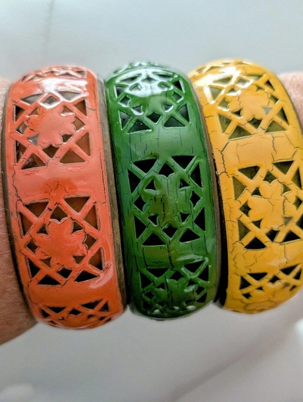 Vintage Brass Tone Cutout Enamel Bangle Bracelet Set of 3 | Green Rust Mustard - Picture 4 of 6